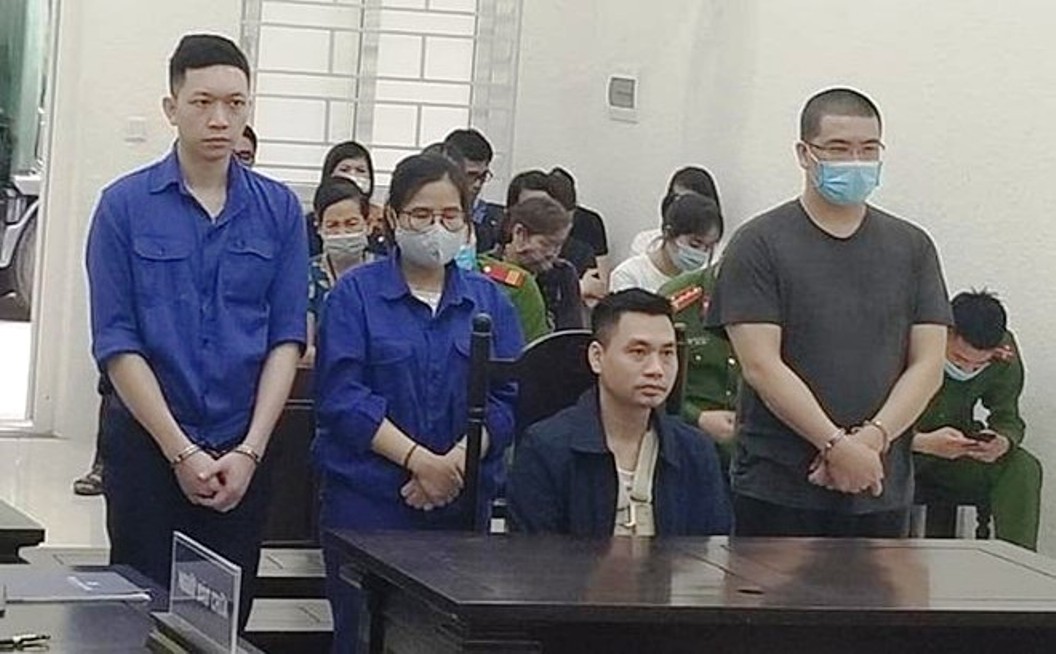 Án tù cho 4 đối tượng buôn bán trang phục phòng dịch giả 